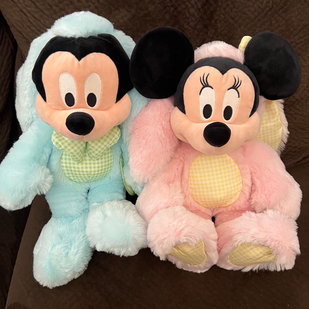 Easter Mickey and Minnie Disney store plush set Brand new collectors